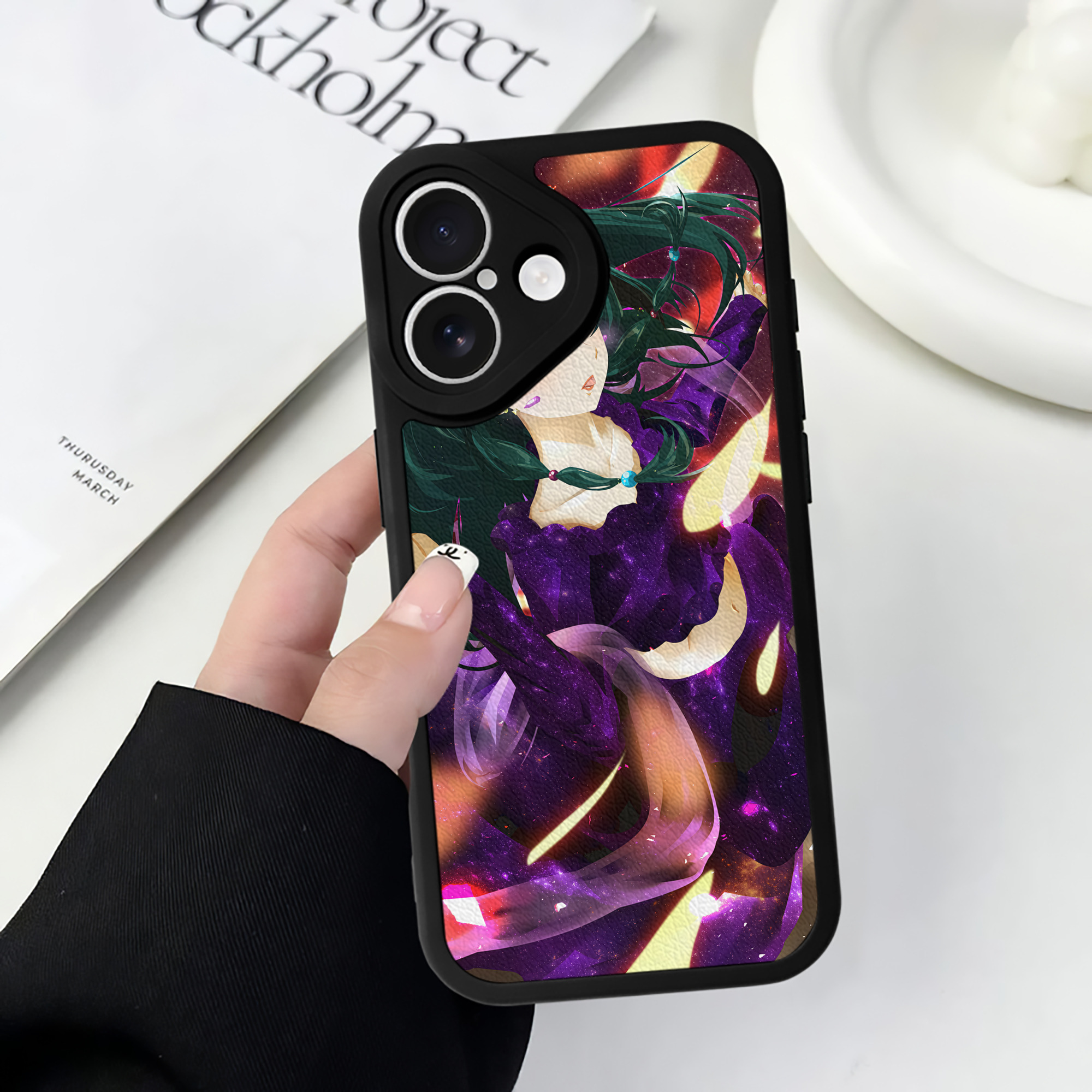 （画像用） 薬屋のひとりごと The Apothecary Diaries 【iPhone 16シリーズ対応】シリコンスマホケース（レザー調） 材質：シリコン